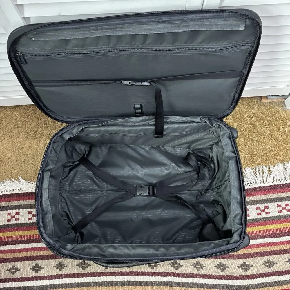 Tumi T-Tech Presidio Park 22” International 2-Wheel Carry-On Suitcase Cabin Bag